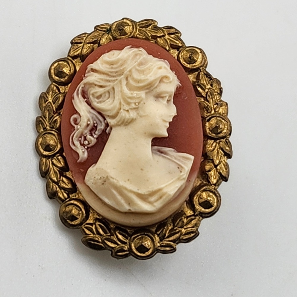 Vintage Cameo Brooch Victorian Style Gold Tone Lady Portrait Pin Jewelry
